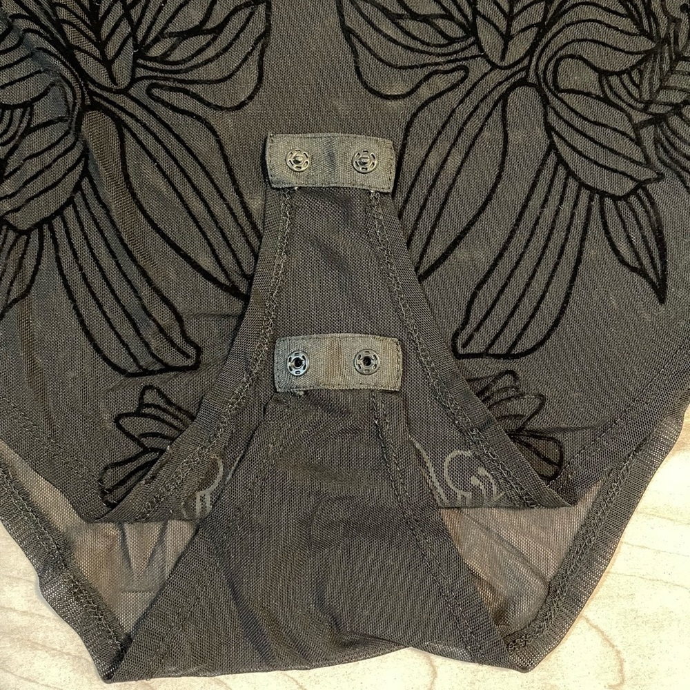 LOVE CULTURE Sheer Black Floral Long Sleeve Onesie -See Measurements - Picture 4 of 13